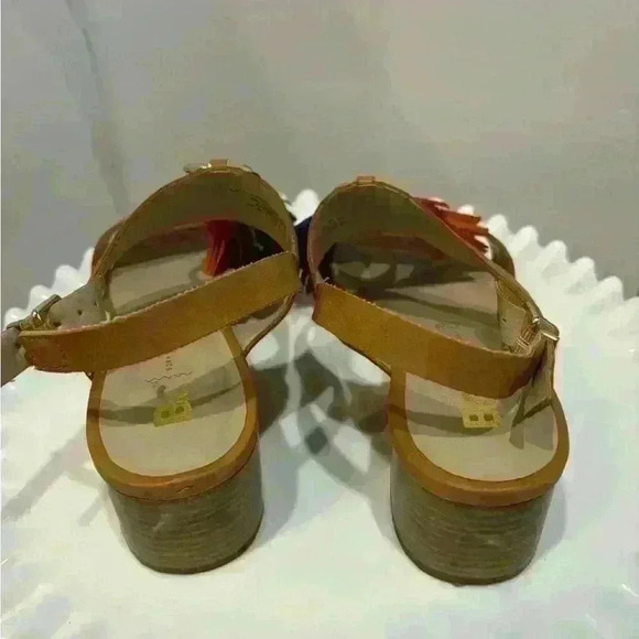 BC (Born in California) vegan leather sandals, organic. Tassels, 2.5” heels - Picture 2 of 7